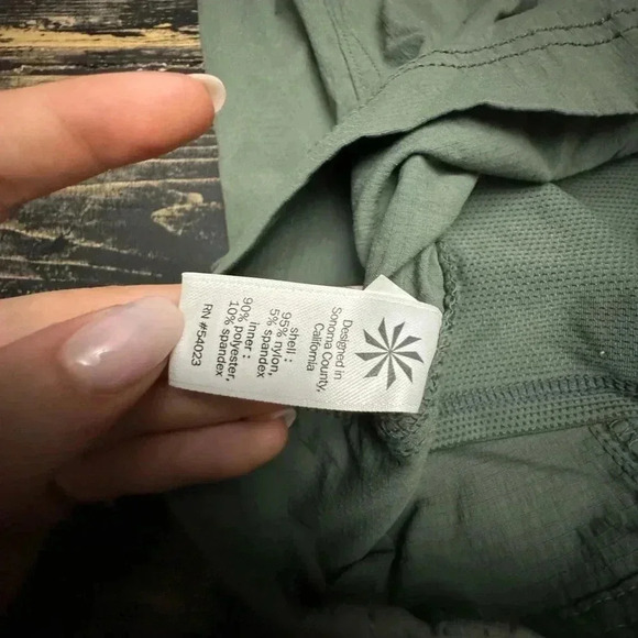 ATHLETA ARMY GREEN POCKETED SKORT SIZE 8 - Picture 6 of 6